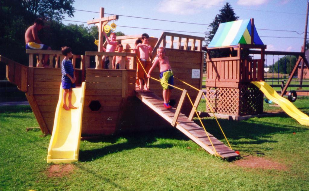 Pollaces Family Vacation Resort Catskill Exterior photo